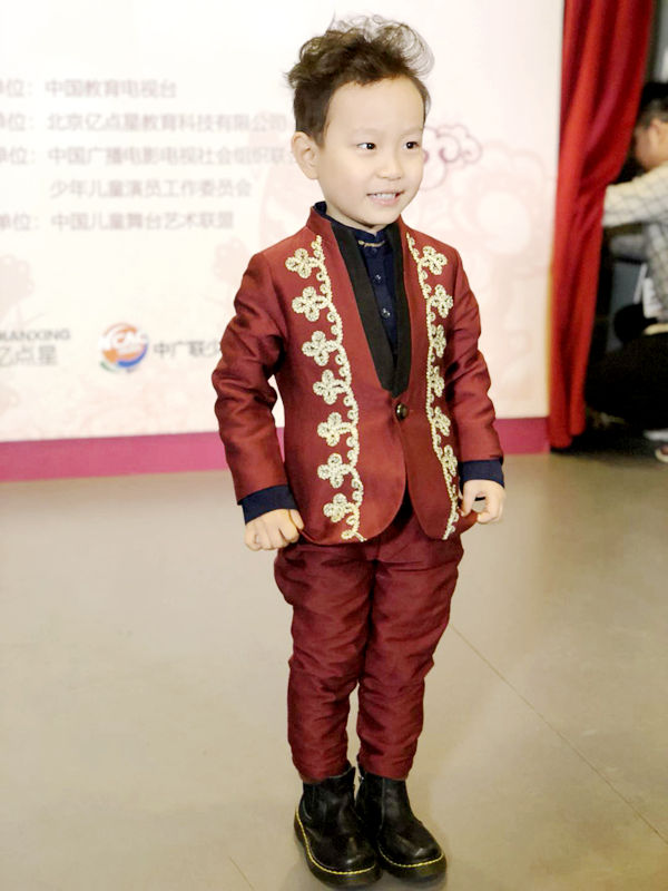 何冠霆 春晚 小(xiǎo)使者 中國(guó)教育電(diàn)視(shì)台2018 少(shǎo)兒(ér)藝術(shù)培訓加盟
